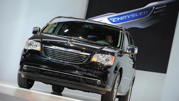 Chrysler recalls 780000 minivans