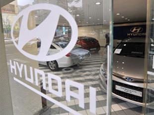 Hyundai Unveils Luxury Car as Competition From BMW Rises
