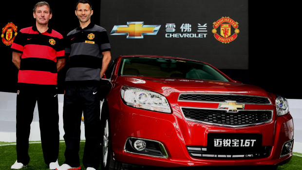 Manchester United unveils new uniforms with Chevrolet logo
