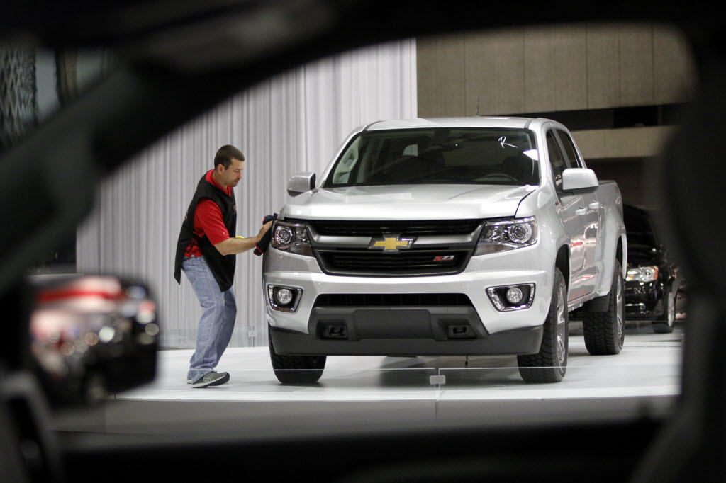 Pricing announced for midsize Chevy Colorado and GMC Canyon trucks