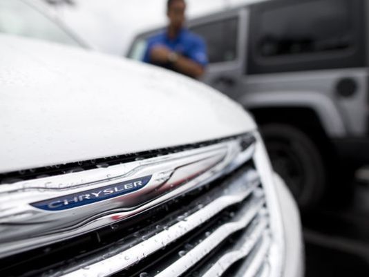 Chrysler recalls 208000 vehicles for Takata air bags