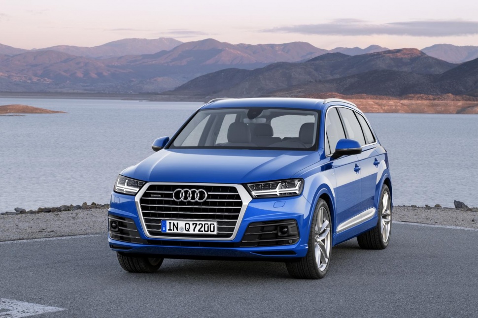 Audi downsizes Q7 SUV, adds diesel plug-in