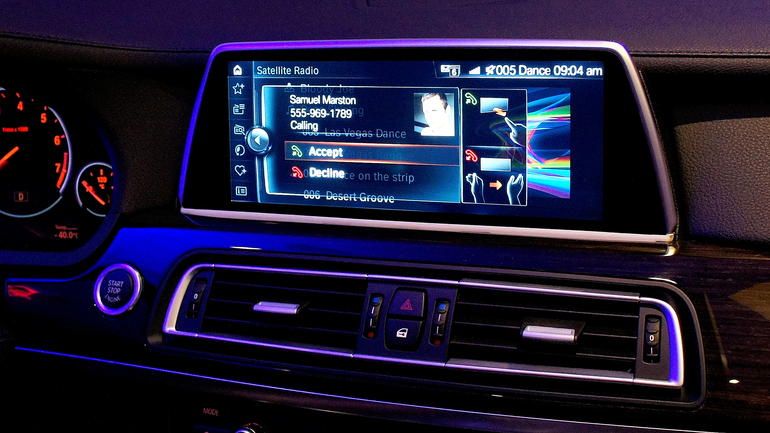 BMW finally embraces touchscreens, adds gesture control