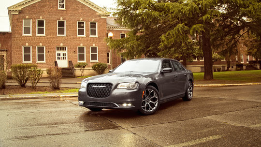 Video Review: The Chrysler 300 Is Serious, Just Shy of Luxurious