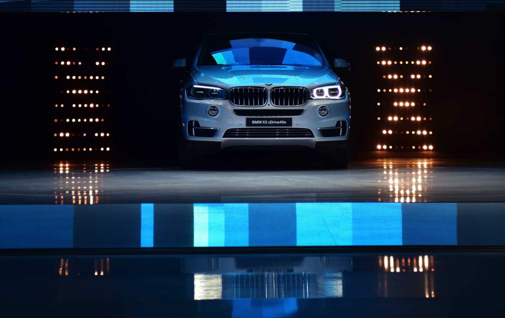 Watch BMW Test Driverless Cars and Virtual Reality