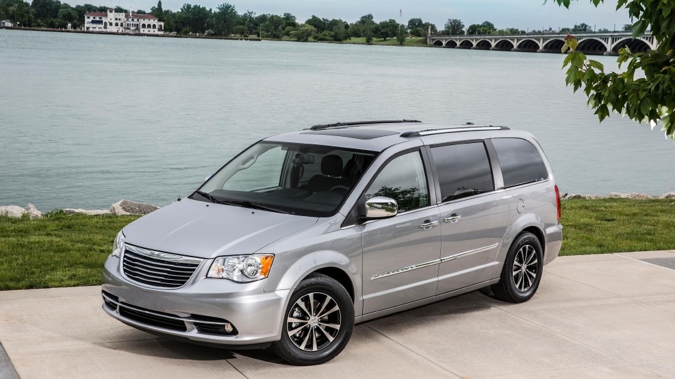 2016 Chrysler Town & Country: Wait for the 2017 Pacifica