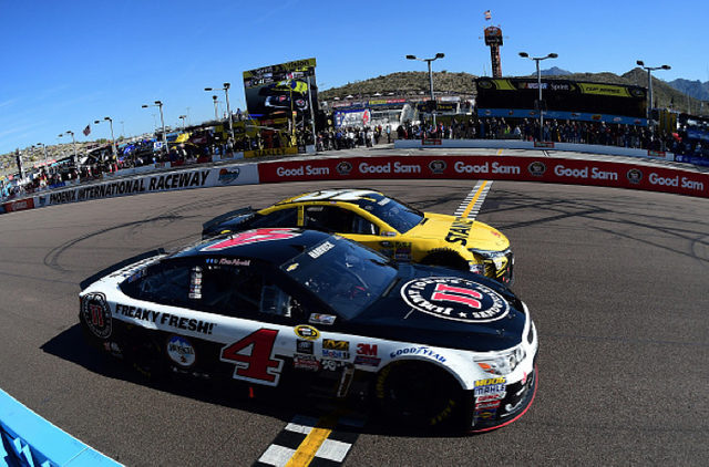 Kevin Harvick, Chevrolet nip Carl Edwards by inches for NASCAR win at Phoenix